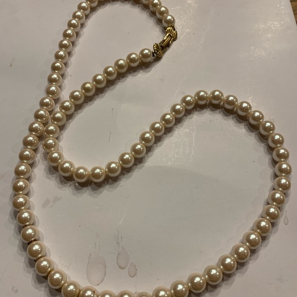Signed Machelli faux pearl necklace. - Picture 6 of 7